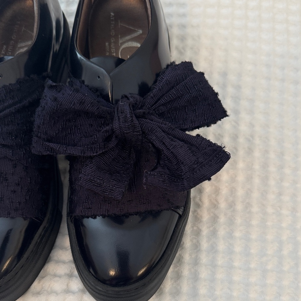 AGL Made in Italy Black Patent Leather Shoes with Bow Accent 38 1/2